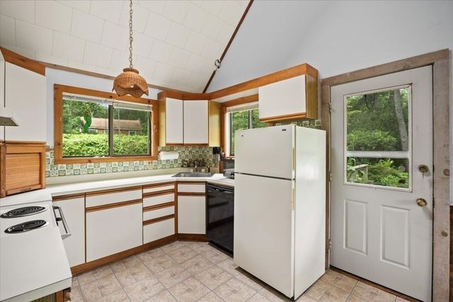 7 Cranberry Road, Plymouth, MA 02560
