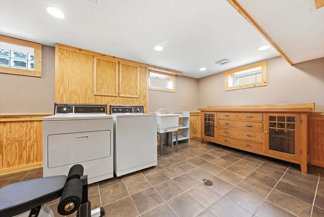 912 Hull Avenue, Westchester, IL 60154