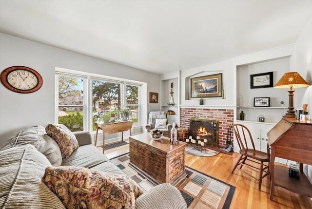 912 Hull Avenue, Westchester, IL 60154