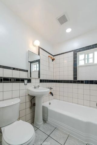 240 E South, Long Beach, CA 90805
