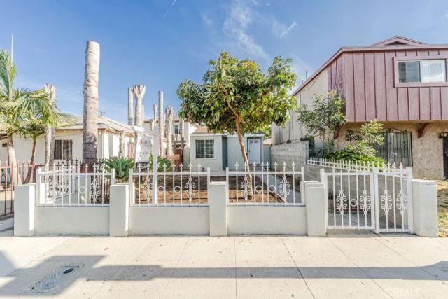 240 E South, Long Beach, CA 90805