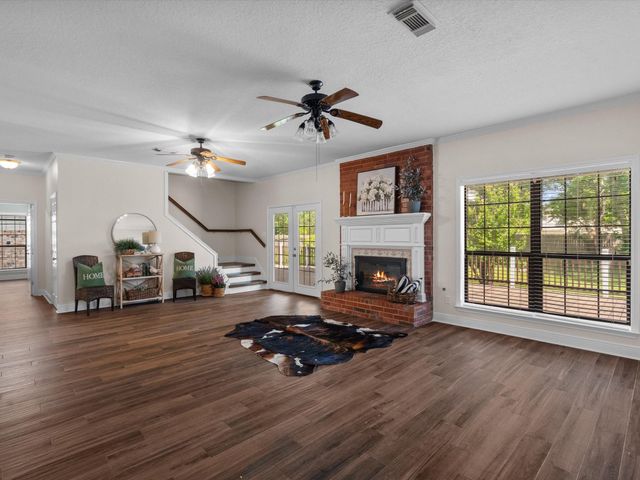 1400 Oak Hollow Drive, Dickinson, TX 77539