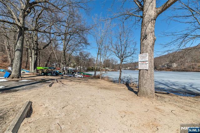 14 Forsgate Drive, Ringwood, NJ 07456