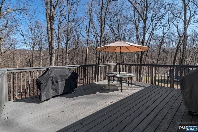 14 Forsgate Drive, Ringwood, NJ 07456