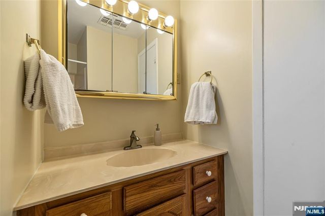 14 Forsgate Drive, Ringwood, NJ 07456