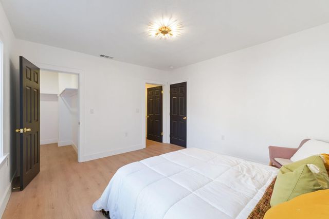 1576 N Safford Avenue, Fresno, CA 93728