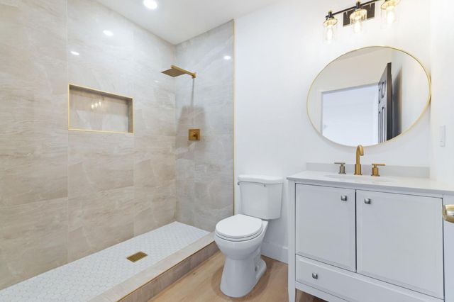 1576 N Safford Avenue, Fresno, CA 93728