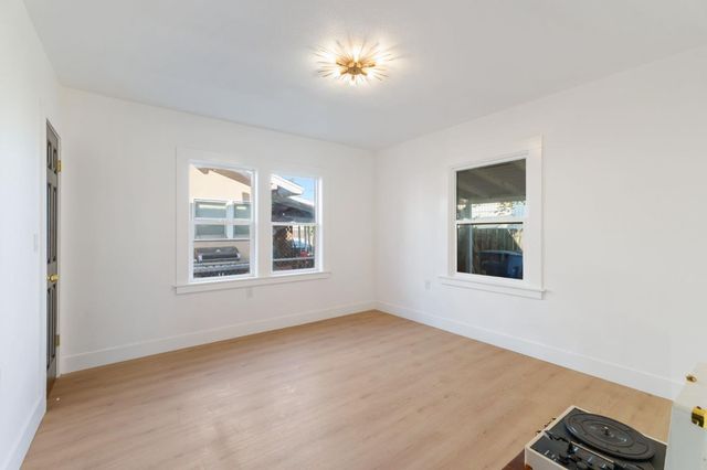 1576 N Safford Avenue, Fresno, CA 93728