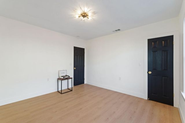 1576 N Safford Avenue, Fresno, CA 93728