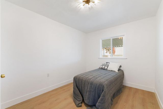 1576 N Safford Avenue, Fresno, CA 93728