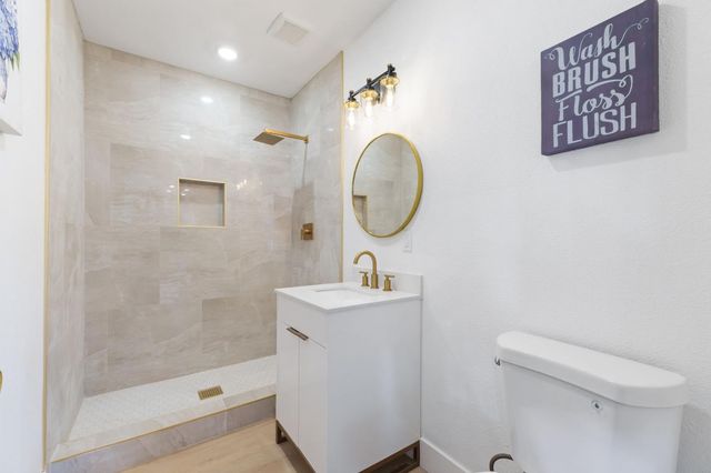 1576 N Safford Avenue, Fresno, CA 93728