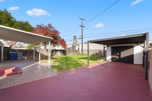 1576 N Safford Avenue, Fresno, CA 93728