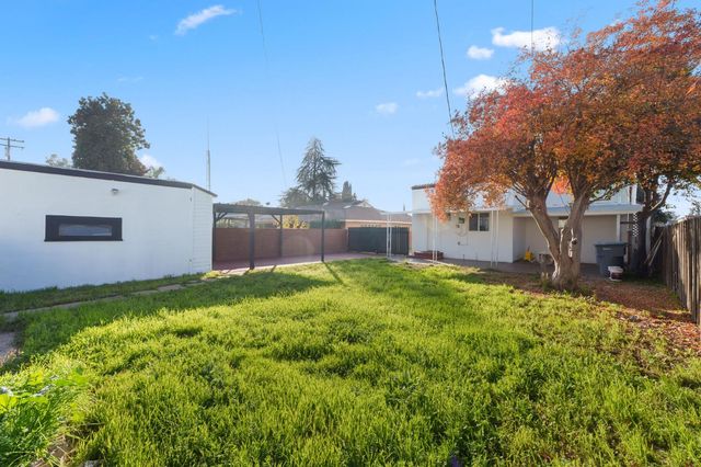 1576 N Safford Avenue, Fresno, CA 93728