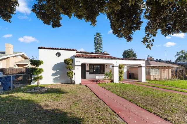 1576 N Safford Avenue, Fresno, CA 93728