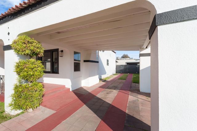 1576 N Safford Avenue, Fresno, CA 93728