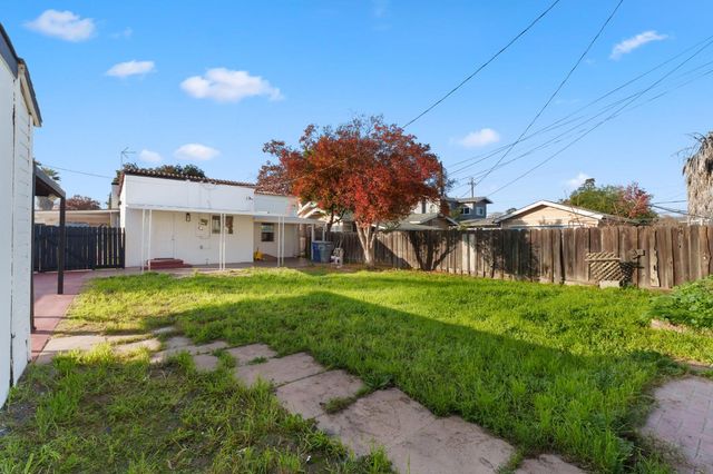 1576 N Safford Avenue, Fresno, CA 93728