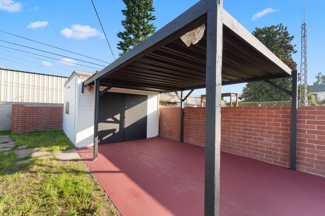 1576 N Safford Avenue, Fresno, CA 93728