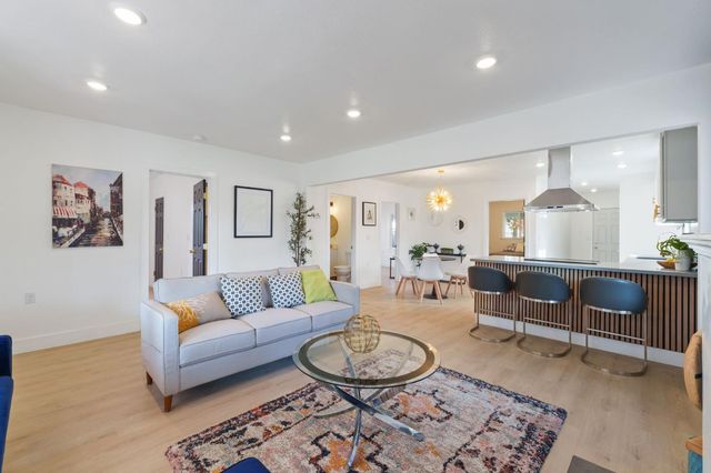 1576 N Safford Avenue, Fresno, CA 93728