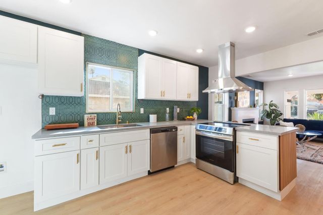 1576 N Safford Avenue, Fresno, CA 93728