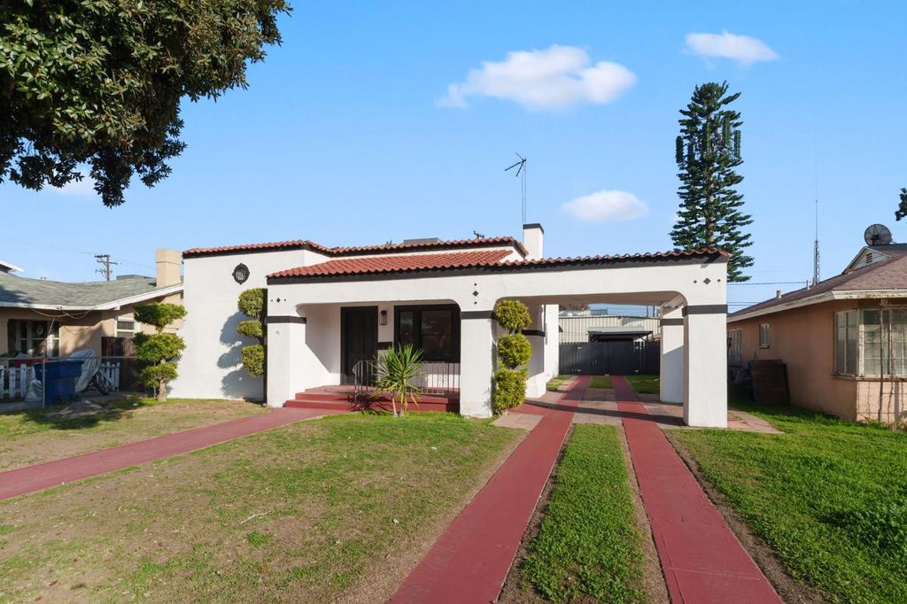 1576 N Safford Avenue, Fresno, CA 93728