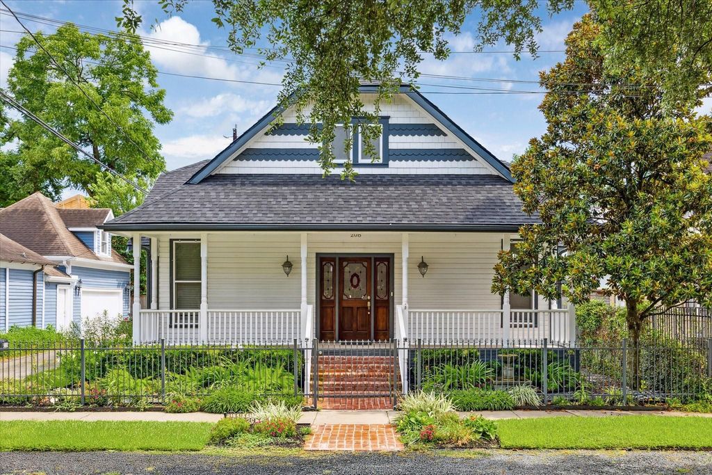 208 E 12th Street, Houston, TX 77008