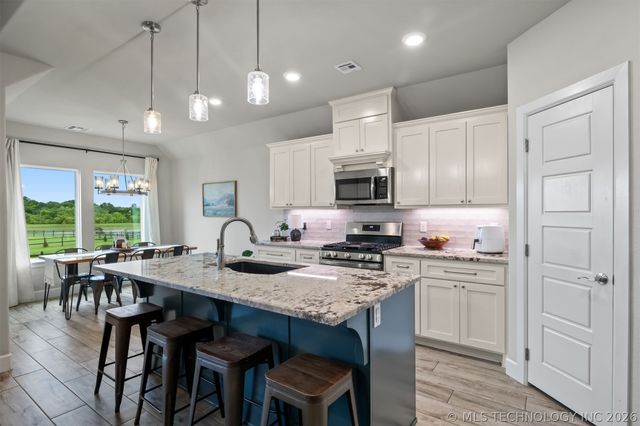 19049 E Ridge Line Road, Catoosa, OK 74015