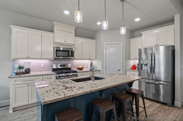 19049 E Ridge Line Road, Catoosa, OK 74015