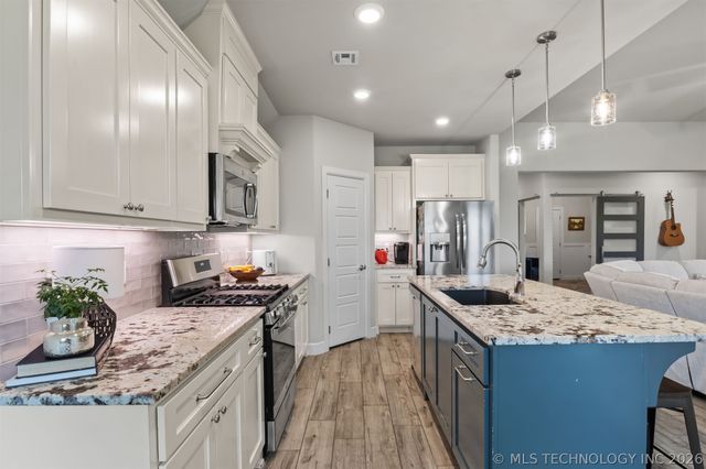 19049 E Ridge Line Road, Catoosa, OK 74015