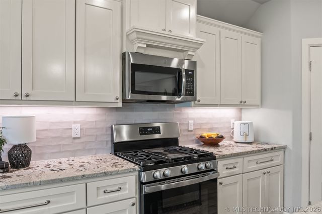 19049 E Ridge Line Road, Catoosa, OK 74015