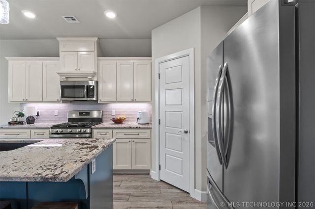 19049 E Ridge Line Road, Catoosa, OK 74015