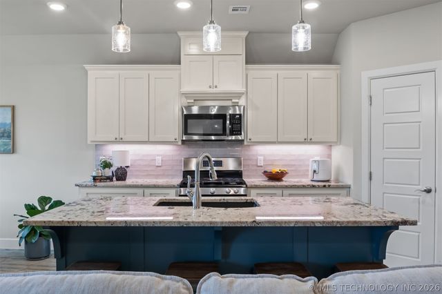 19049 E Ridge Line Road, Catoosa, OK 74015