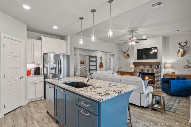 19049 E Ridge Line Road, Catoosa, OK 74015