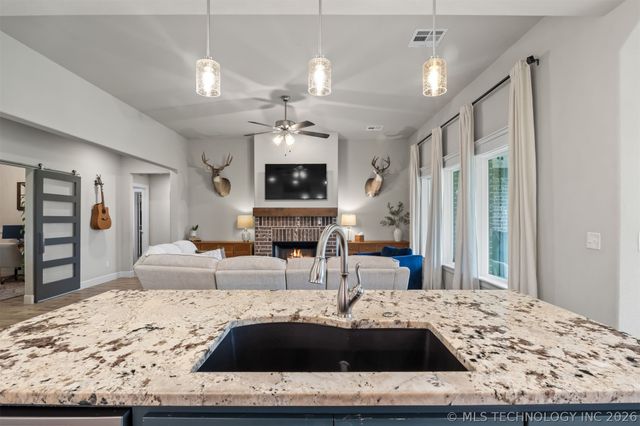 19049 E Ridge Line Road, Catoosa, OK 74015