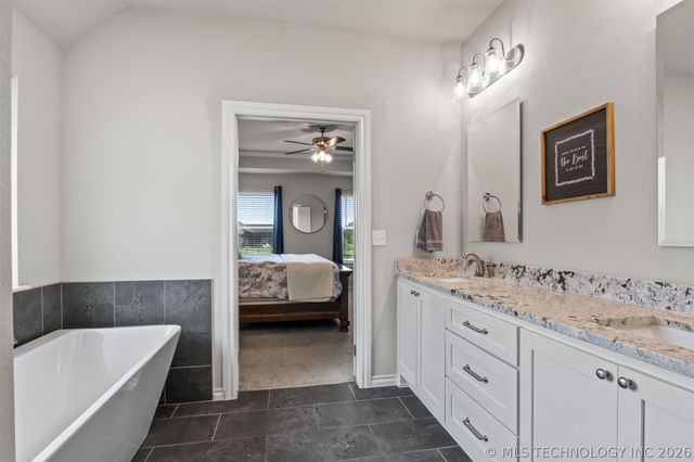 19049 E Ridge Line Road, Catoosa, OK 74015