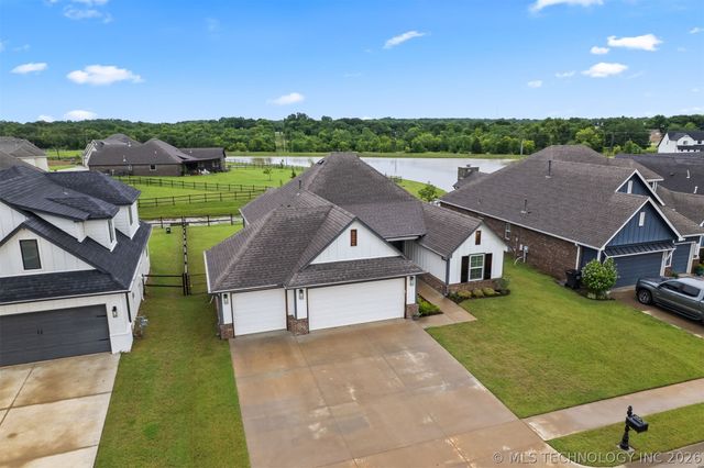 19049 E Ridge Line Road, Catoosa, OK 74015