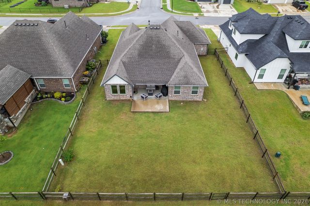 19049 E Ridge Line Road, Catoosa, OK 74015