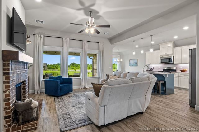 19049 E Ridge Line Road, Catoosa, OK 74015