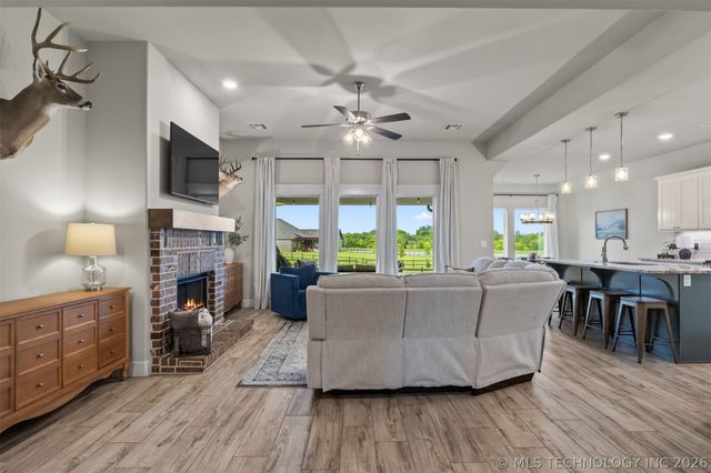 19049 E Ridge Line Road, Catoosa, OK 74015
