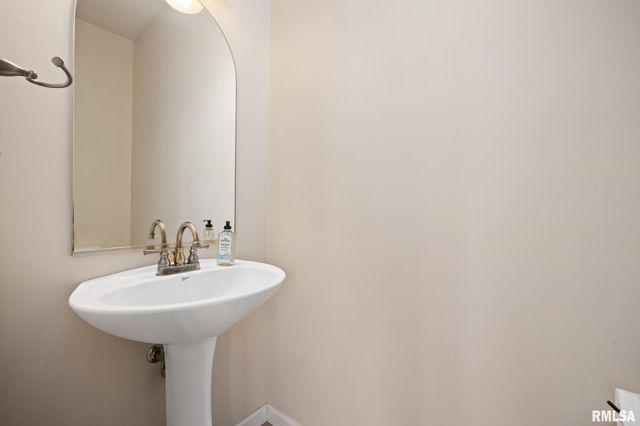 11217 N Oakwood Dr Unit 53, Peoria, IL 61615