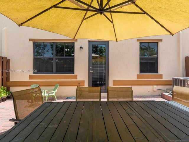 12320 S Village Cir 12320, Davie, FL 33325