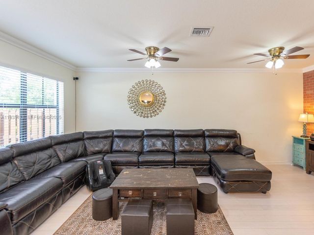 12320 S Village Cir 12320, Davie, FL 33325