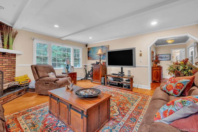 14 Sandpiper Court, Smithtown, NY 11787