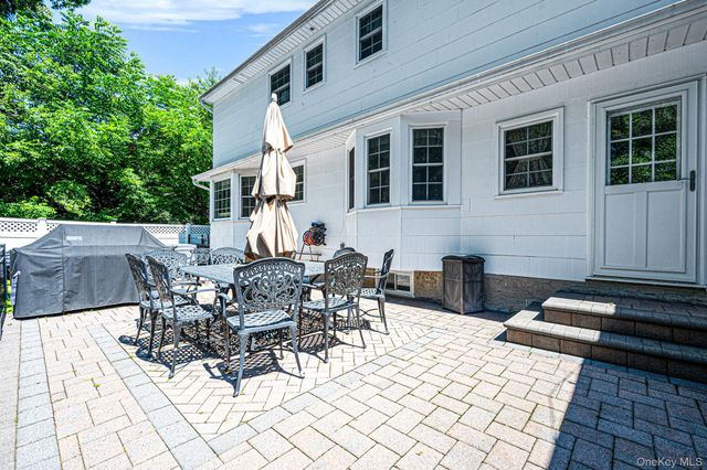 14 Sandpiper Court, Smithtown, NY 11787