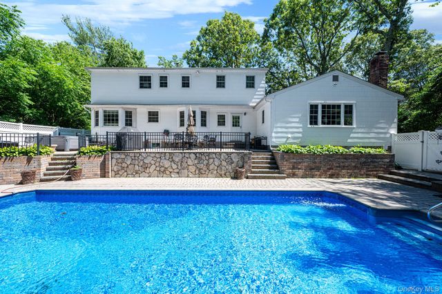 14 Sandpiper Court, Smithtown, NY 11787