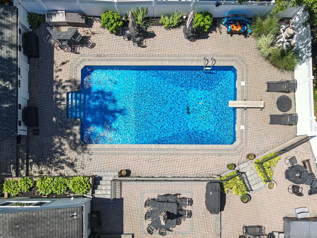 14 Sandpiper Court, Smithtown, NY 11787