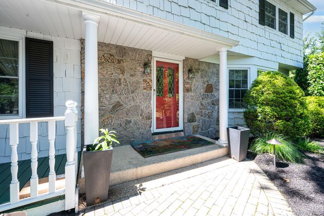 14 Sandpiper Court, Smithtown, NY 11787