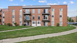 135 W Elk Trail 135, Carol Stream, IL 60188