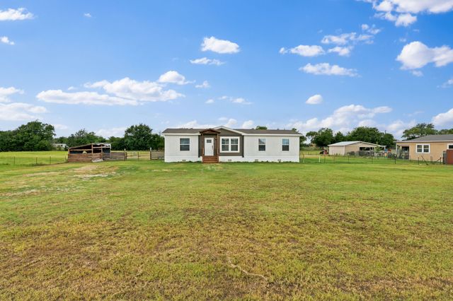 2819 Grays Prairie Lane, Scurry, TX 75158