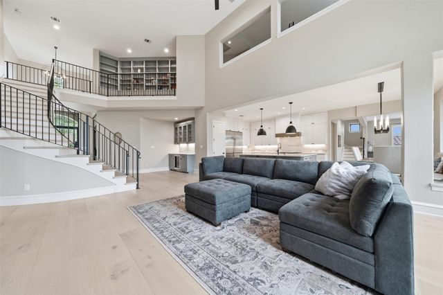 2020 University Club DR, Austin, TX 78732