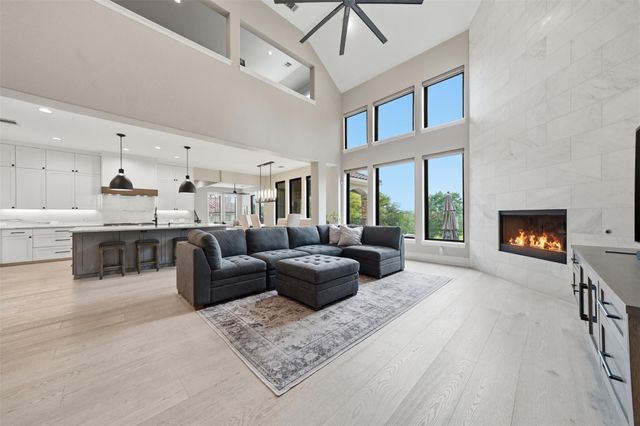 2020 University Club DR, Austin, TX 78732